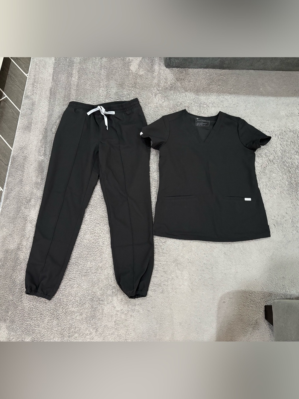 Small FIGS Black Scrub Set